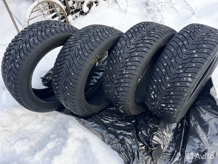 Nokian Tyres Hakkapeliitta 8 215/50 R17 95T