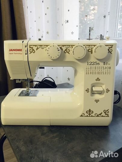 Швейная машина Janome 1225S