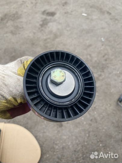 Ролик обводной BMW 5 E39 X5 M54B30