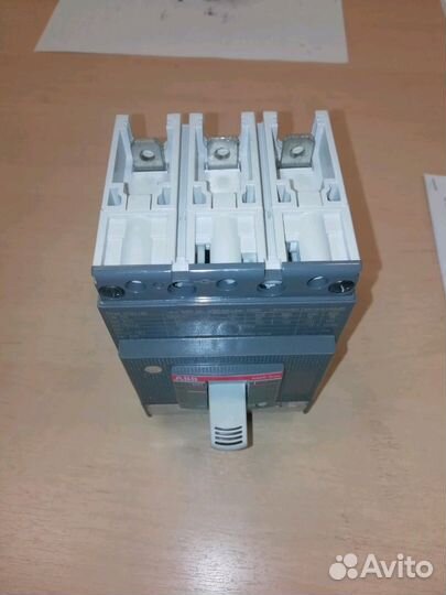 Силовой автоматический выключатель sace Tmax 63А