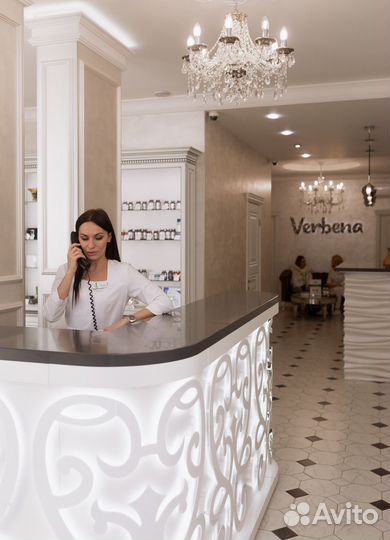 Администратор центра косметологии