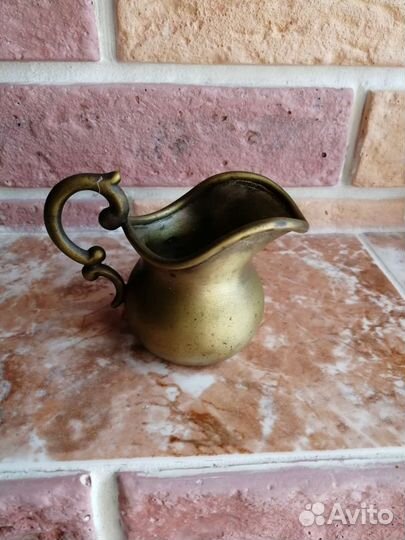 Кувшинчик бронзовый