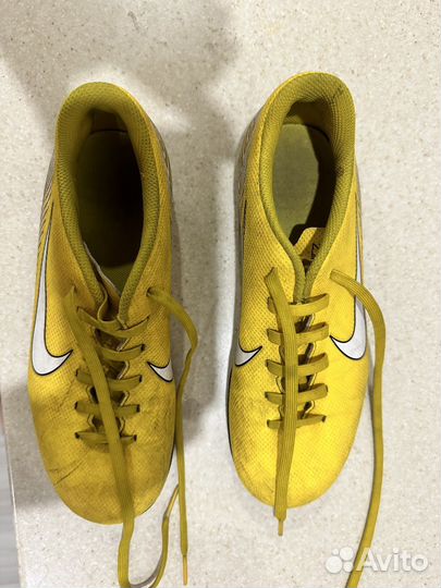 Футбольные бутсы nike 37,5