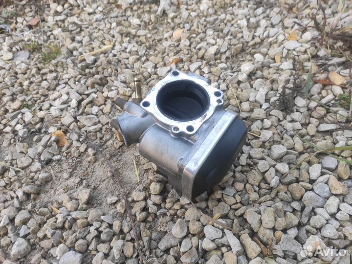 Дроссельная заслонка Volkswagen Golf 4 1J 1.6