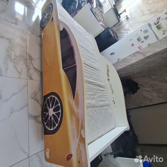 Детская кровать машинка с матрасом бу