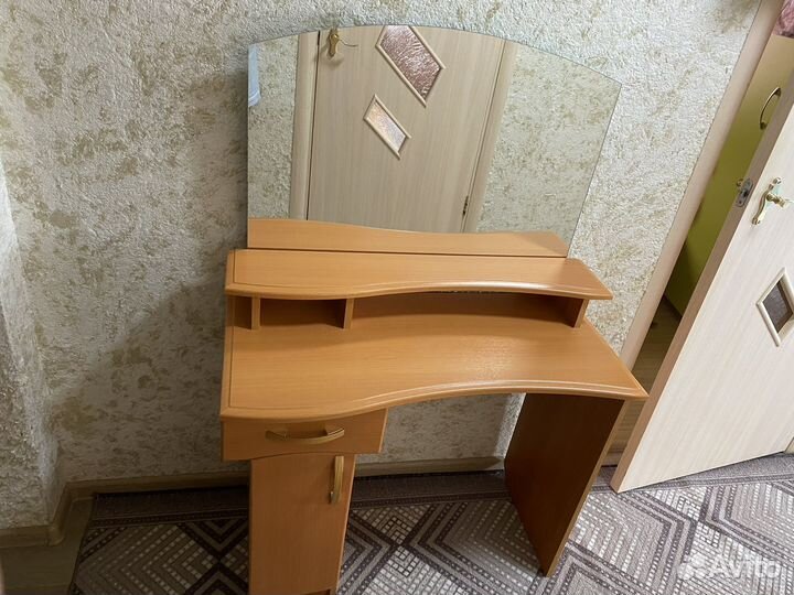 Туалетный столик с зеркалом бу