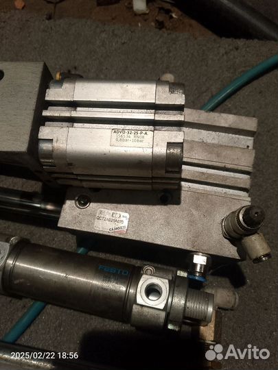 Цилиндры пневматические в хорошем состояние