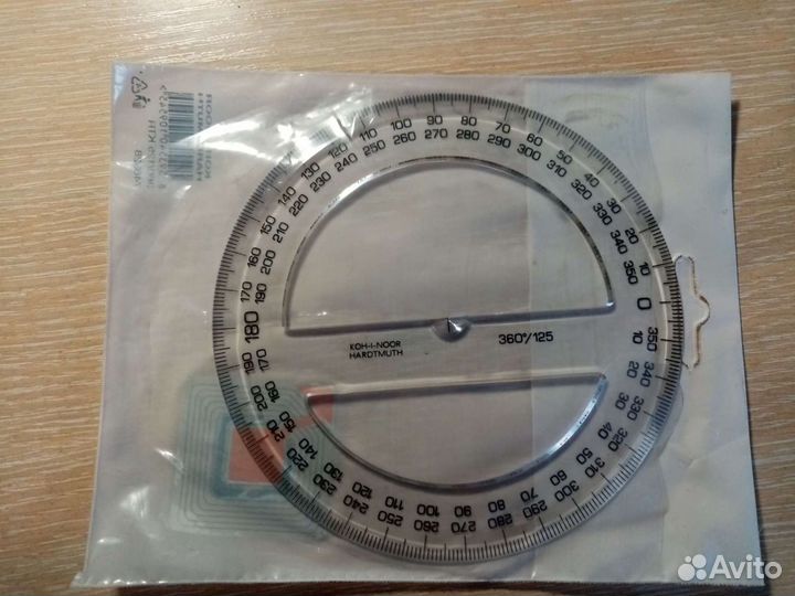 Канцелярия: зажимы доя бумаг, степлер, бумага для