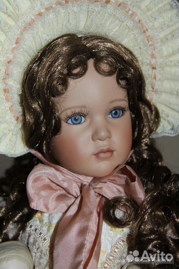 Кукла фарфоровая коллекционная