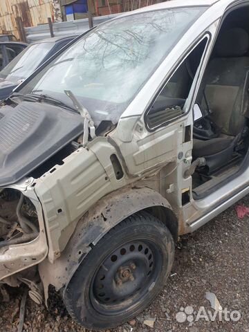 Передняя левая четверть Opel Meriva A