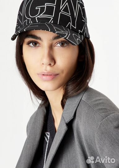 Кепка женская Armani Exchange