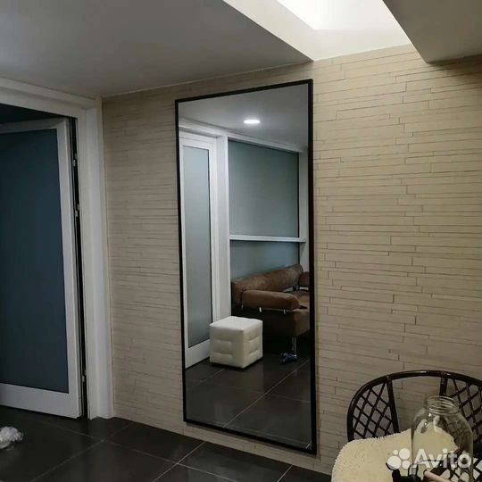 Зеркало в алюминиевой раме