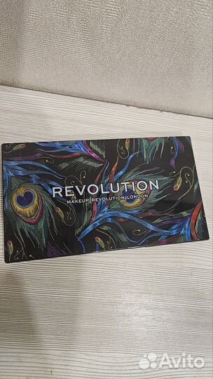 Палетка теней revolution