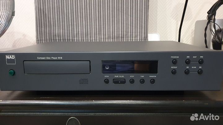 CD проигрыватель NAD 512