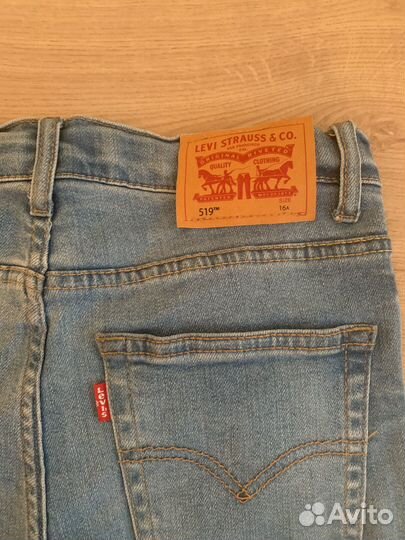 Джинсы levis