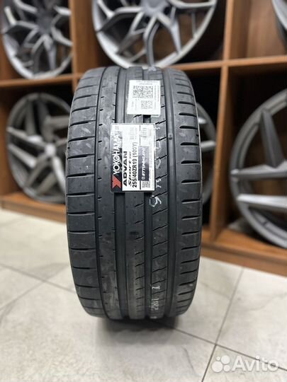 Yokohama Advan Sport V107 255/40 R19 100Y