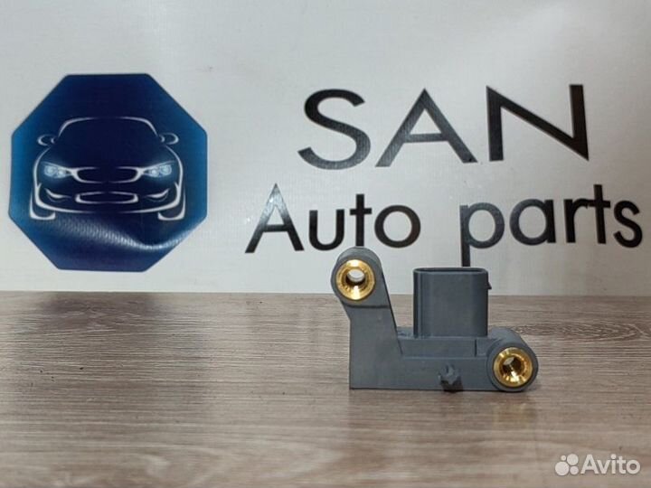 Датчик удара Bmw 5 F10 N63B44 2011