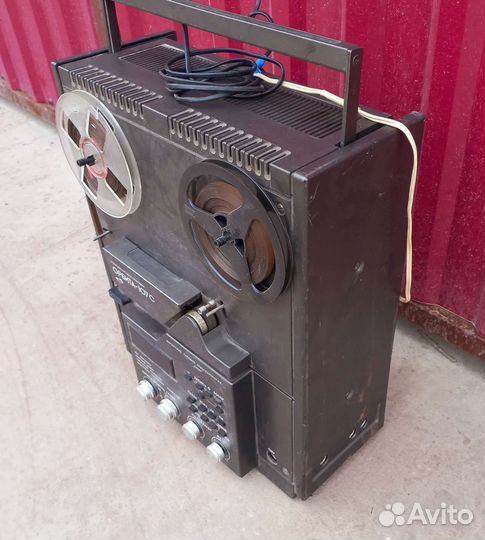 Катушечный магнитофон