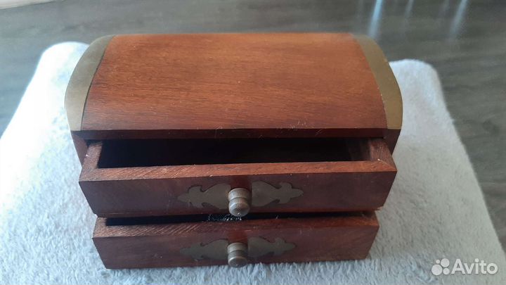 Деревянная шкатулка