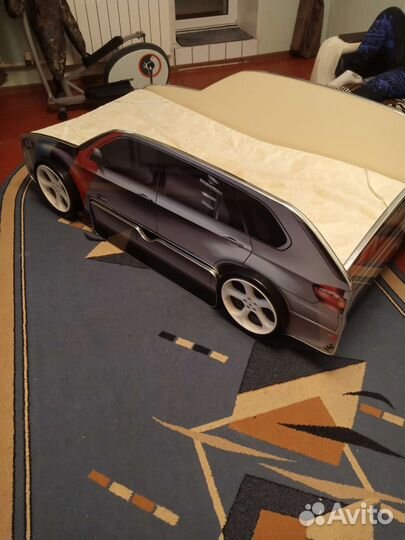 Детская кровать машина с матрасом