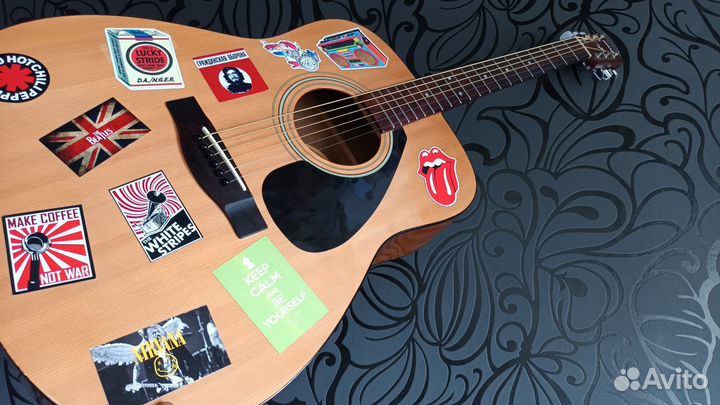 Yamaha f310 гитара с наклейками