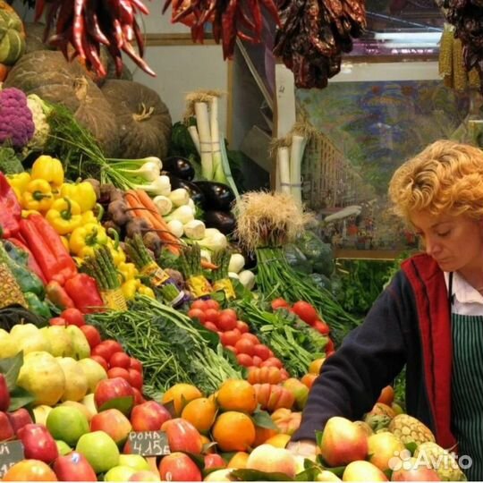 Продавец в овощи и фрукты, орехи сухофрукты