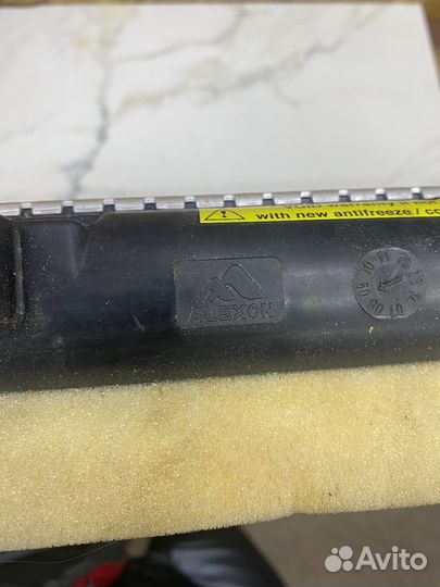 Радиатор охлаждения оригинал Subaru Forester SG5