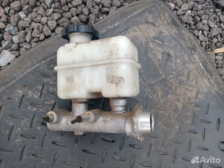 Цилиндр тормозной главный на Сан Енг Кайрон