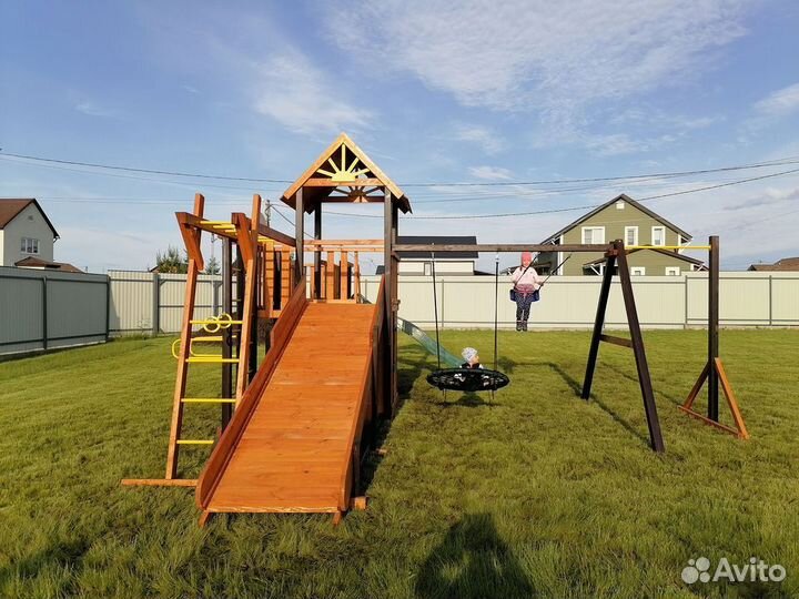 Уличная детская площадка