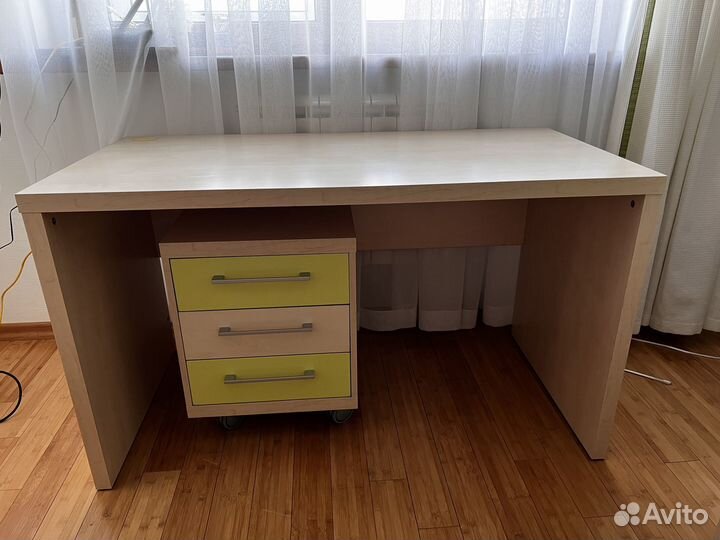 Стол письменный