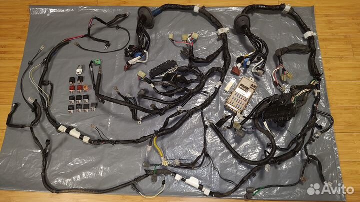 Проводки с блоками и реле Subaru, левый руль