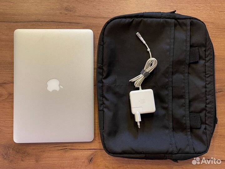 MacBook Air 13 (2011), 128 гб, Core i5, 1.7 ггц, R