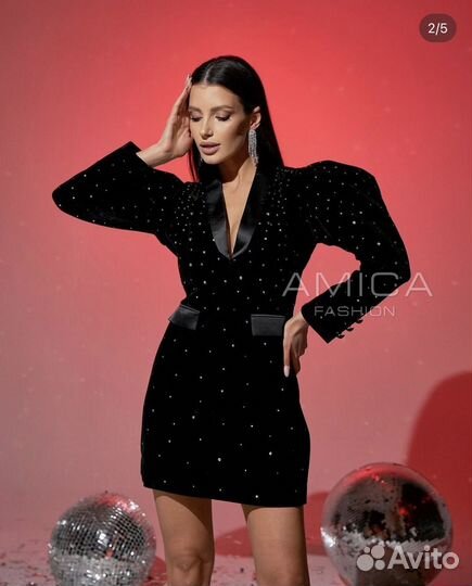 Платье бархатное со стразами