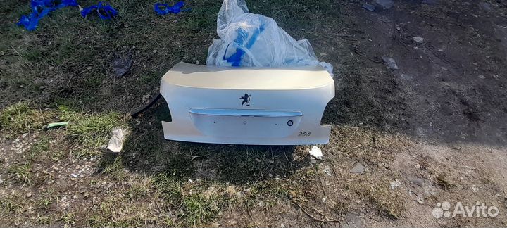 Крышка багажника на Пежо 206