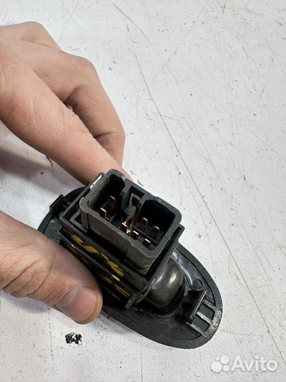 Kia Spectra кнопка стеклоподъемника