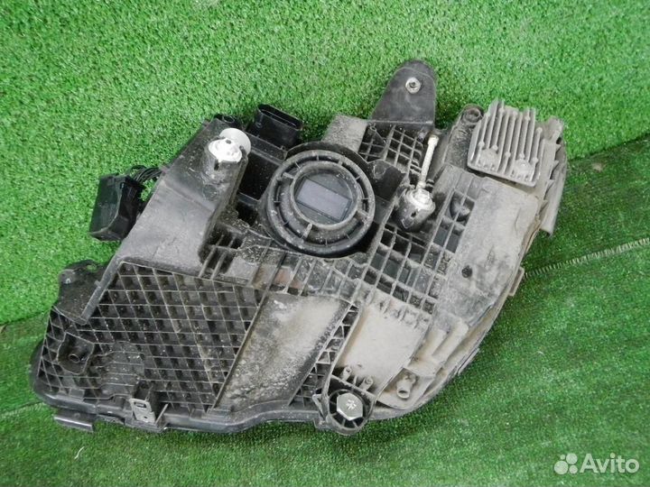 Фара правая Mercedes-Benz C-Class