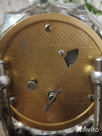 Часы настольные маяк в хрустальном корпусе