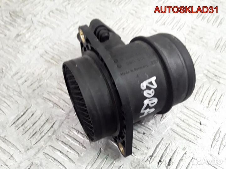 Расходомер воздуха Volkswagen Golf 4 06A906461