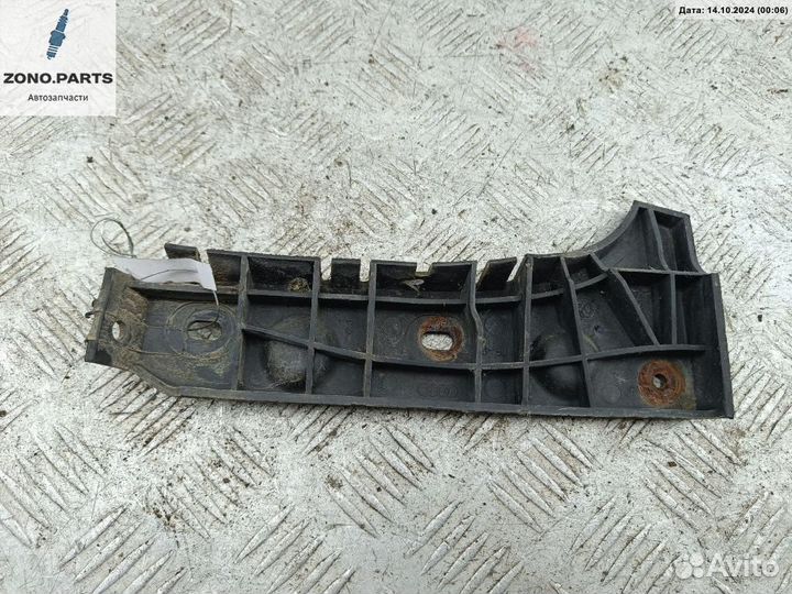 Кронштейн бампера переднего 4B0807284B на Audi A6 C5 (1997-2005)