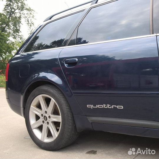 Наклейки Audi quattro на низ дверей