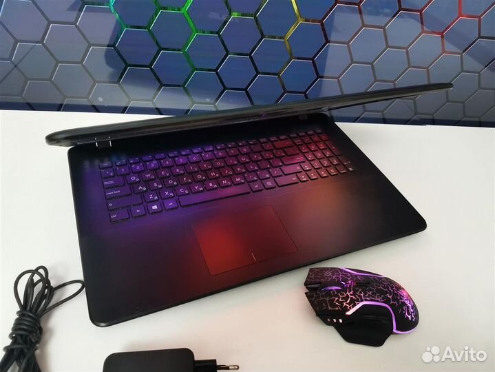 Как новый большой игровой Asus 2 видеокарты