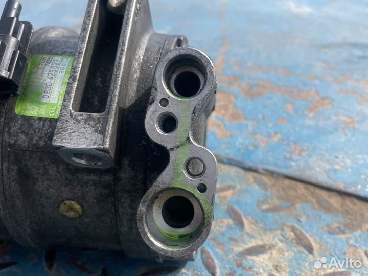 Компрессор кондиционера Nissan Elgrand E50 E51