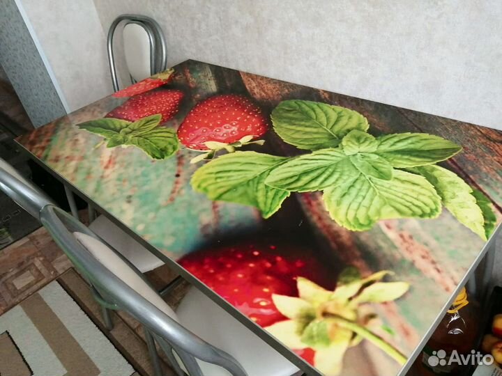 Продам кухонный стол б/у в отличном состоянии