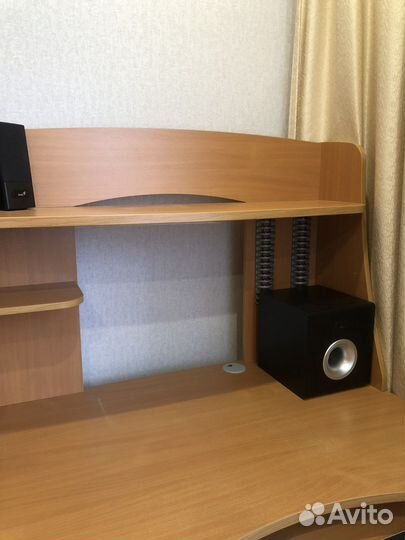 Компьютерный стол