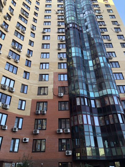 2-к. квартира, 81,2 м², 14/18 эт.