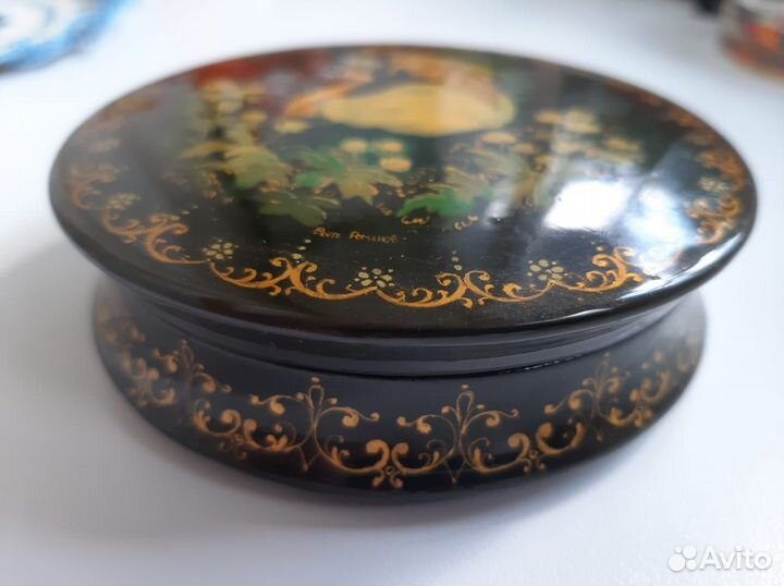 Шкатулка лакированная миниатюрная