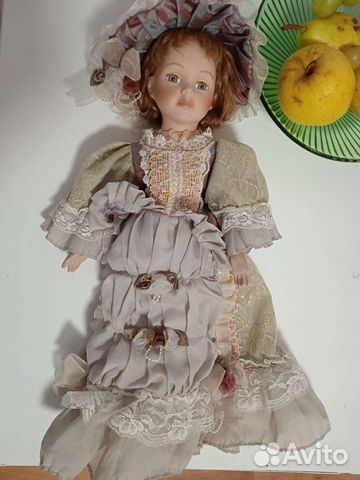 Фарфоровая кукла (40 см)