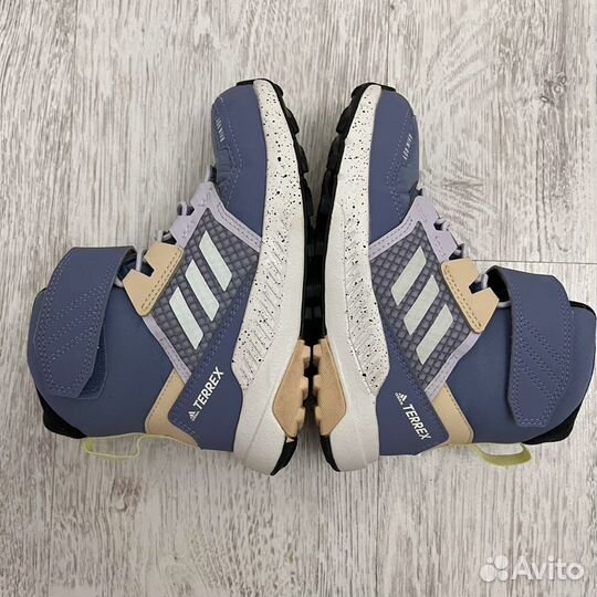 Adidas Q46436 кроссовки утепленные