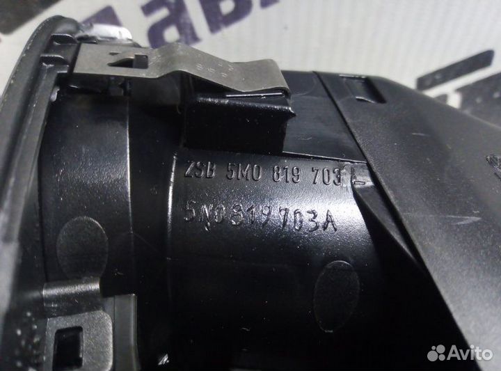 Дефлектор левый Volkswagen Tiguan 5N2 CAW