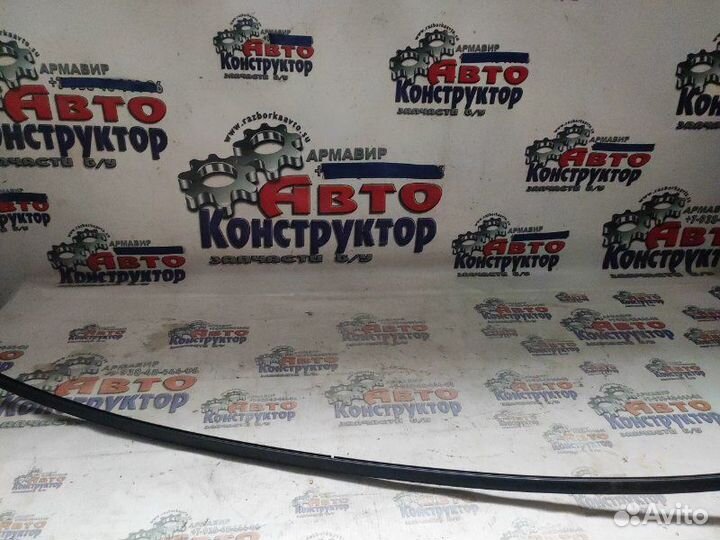 Молдинг лобового стекла нижний Volvo S60 2010-2013